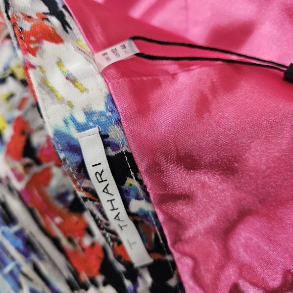 NWT! T Tahari abstract below the knee pencil skirt. Size 8.  Originally $108. - Picture 5 of 6